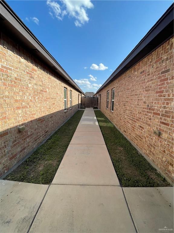 11 Valeria St