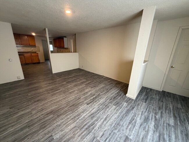 Photo - 601 W Woodbury St