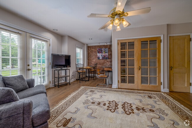 Efficiency, 450SF - Living and Dining Area