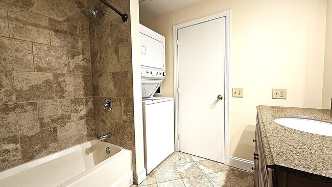 Photo - 44 N Champlain St Unit APT 1