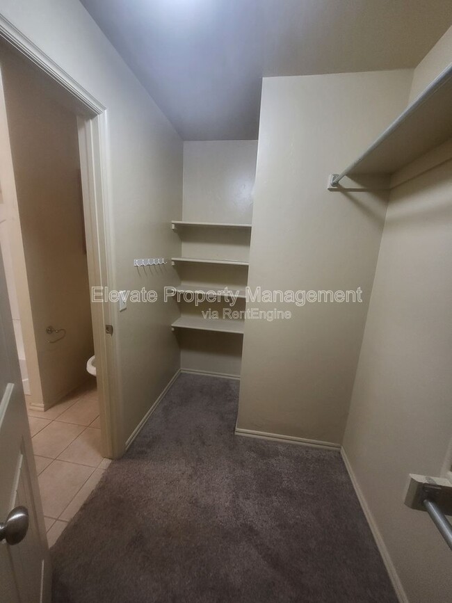 Photo - 923 West Prairie Wind Way