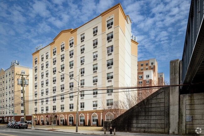 Photo - The Arbor at Locust Manor