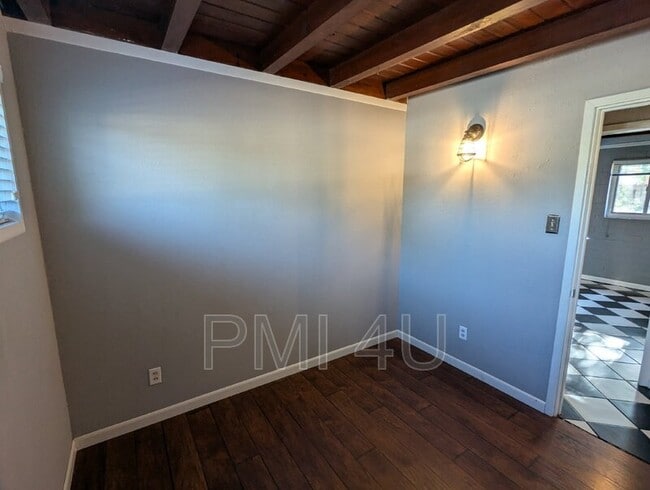 Photo - 2900 Parsifal St NE