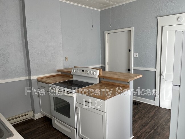 Building Photo - 400 W Allen St