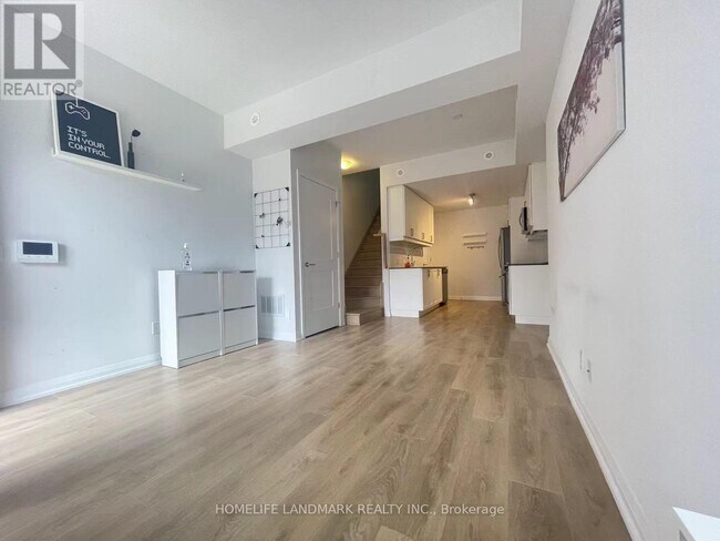 Photo - 1060 Portage Pkwy