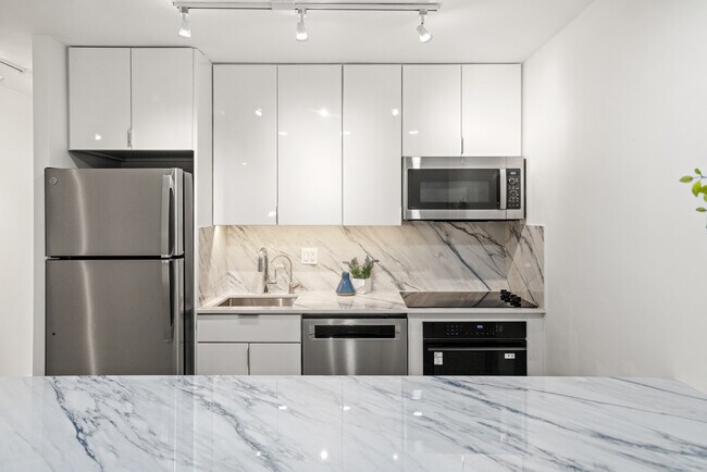 Photo - 88 W Schiller St Unidad 904 Rental