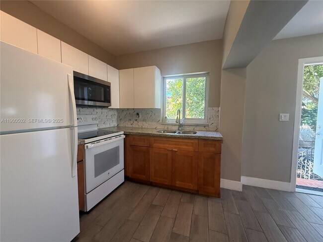 Building Photo - 2341 NW 14th St Unit 2341