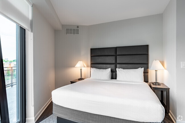 1BR, 1BA - 832SF