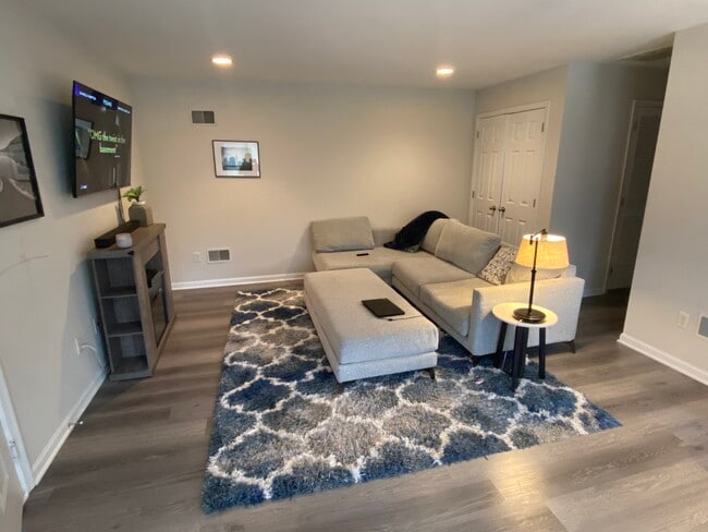 Living Area - 156 Roseland Ave