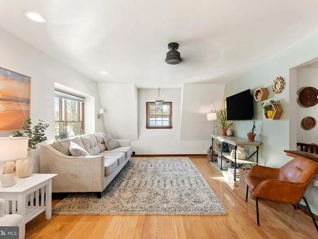 Photo - 1596 River Rd