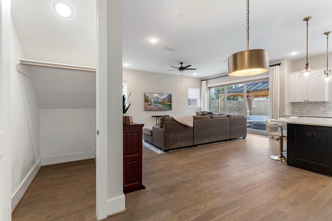 Photo - 2612 Zemmer Ln