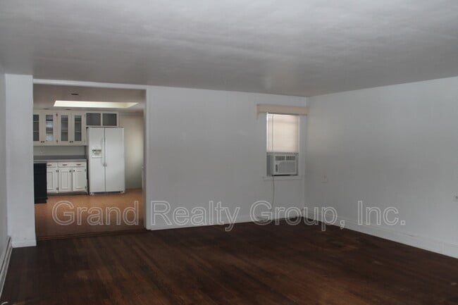 Photo - 880 Ferndale St