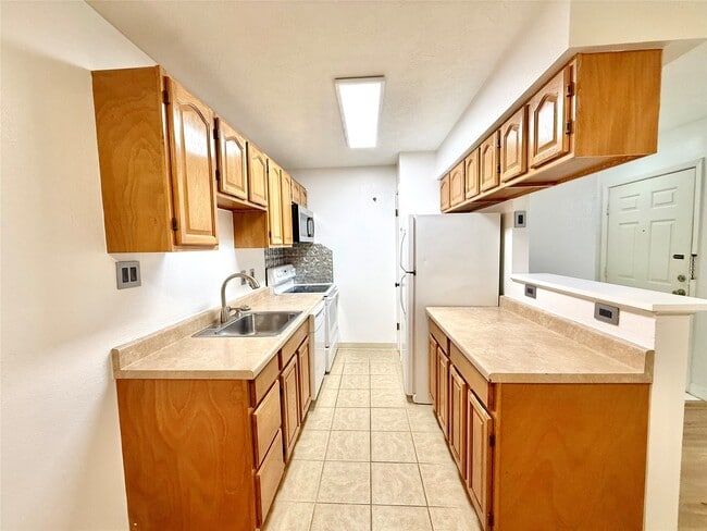 Building Photo - 2750 Holly Hall St Unit 504