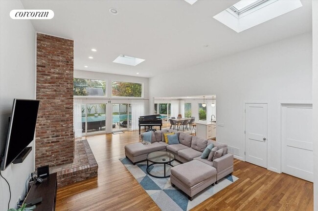 Photo - 14 Woodland Ln