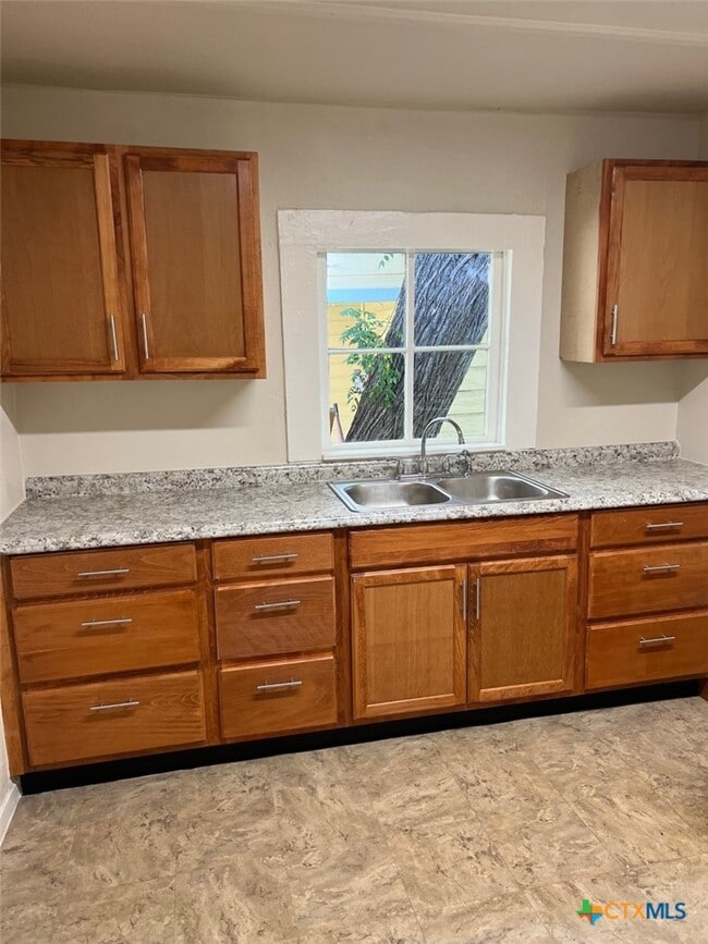 Photo - 225 Lamar St