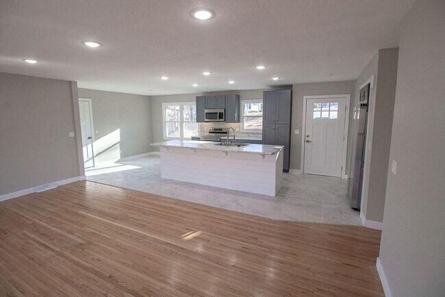 Photo - 715 Bluffdale Dr