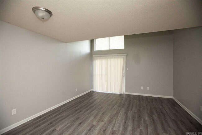 Photo - 1920 Kavanaugh Blvd Unidad 2