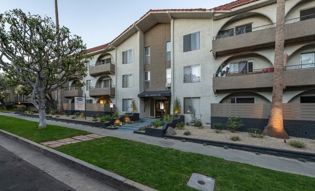 Photo - 1834 Bentley