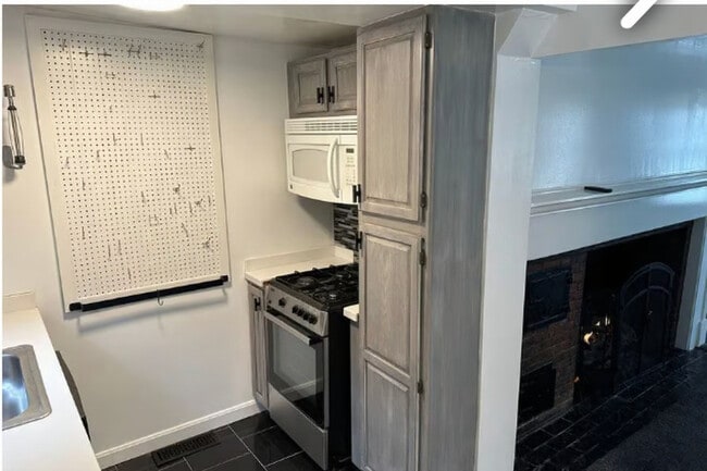 Estufa de gas de chef;; microondas - 167 Wilson St Unidad 167 Wilson St  Brewer ME