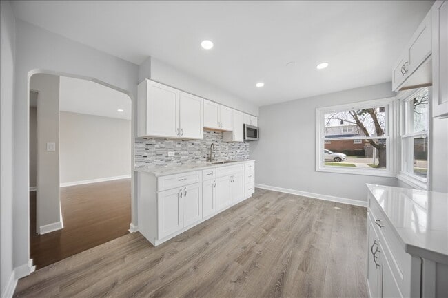 Photo - 7732 S Springfield Ave