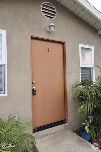 Building Photo - 1263 S Oxnard Blvd Unit 4 Rental