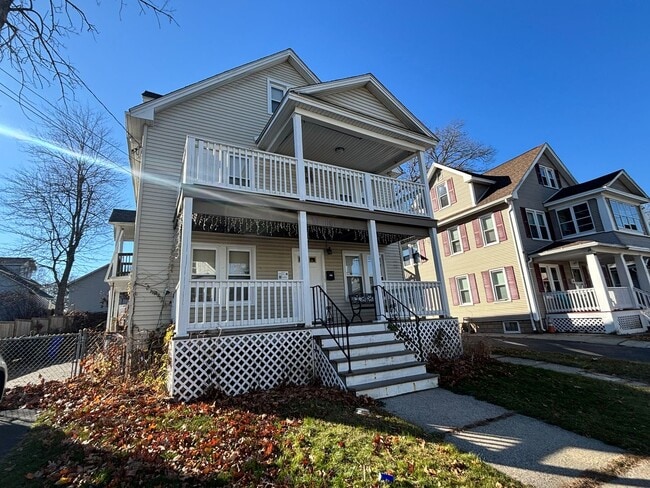 Building Photo - 114 Groveland St Unit 1FL