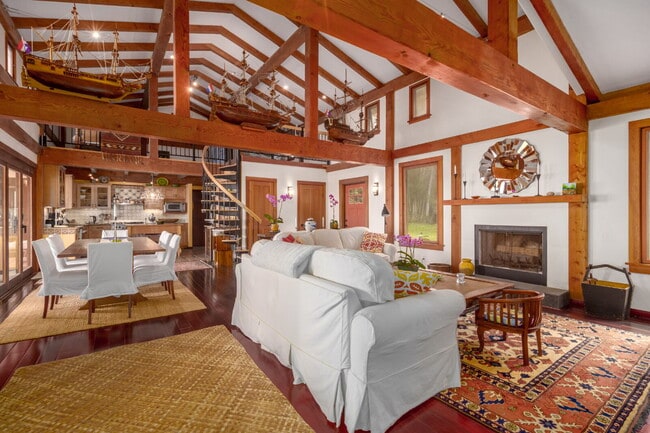 Photo - Furnished Spacious Hawaii Retreat with Sweeping Ocean Views