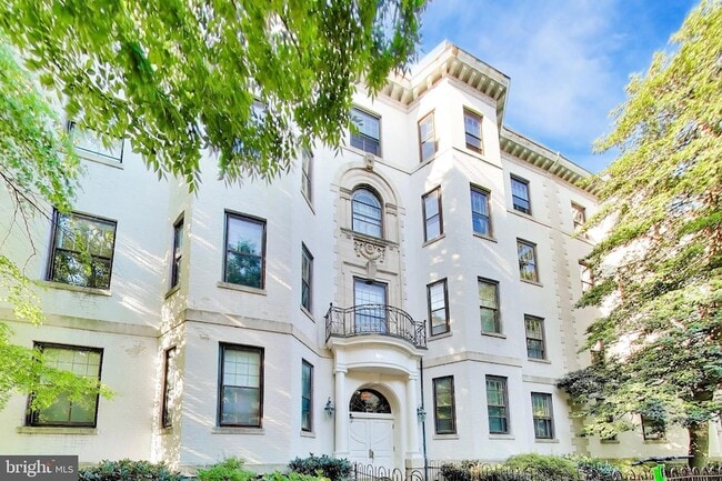 Building Photo - 3014 Dent Pl NW Unit 4E