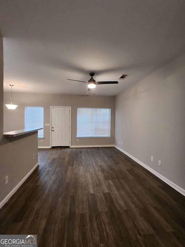 Photo - 285 Brookview Dr