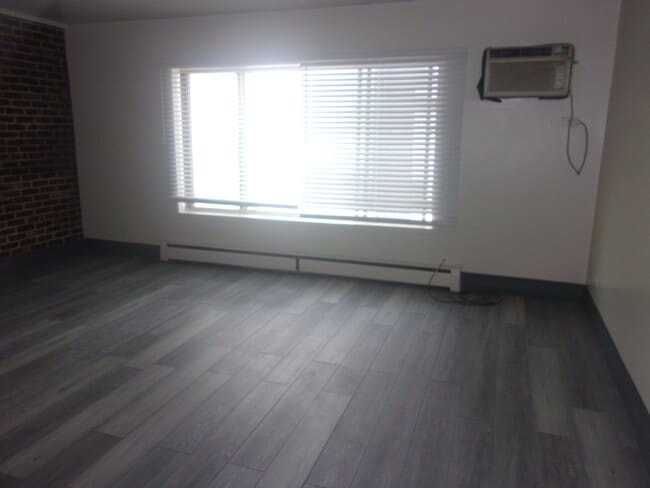 Photo - 567 N Pine Ave