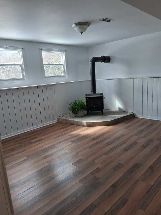 Photo - 217 Donegal Dr Unit lower