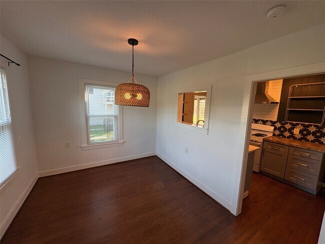 Photo - 306 N Elm St