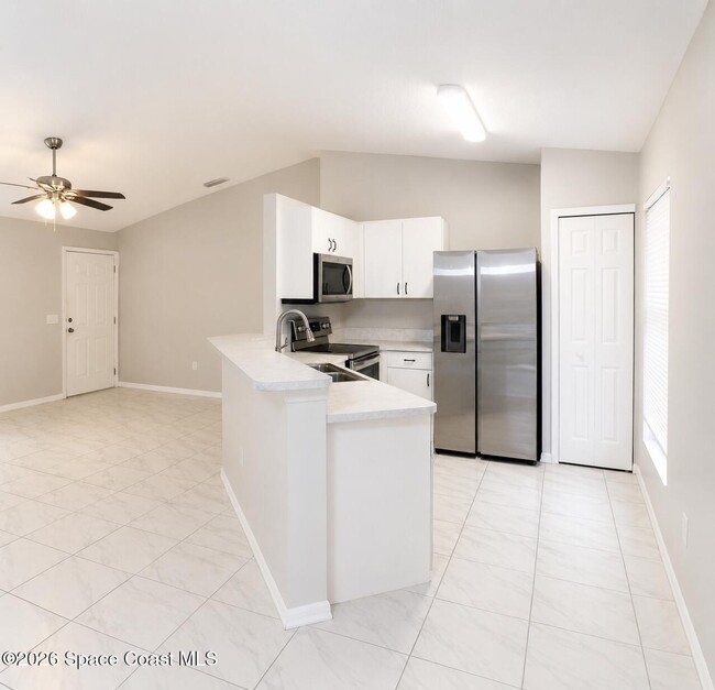 Photo - 998 Camden Ave NW