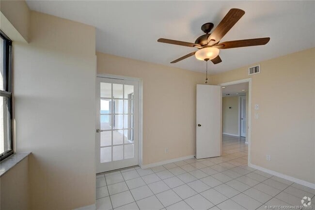 Building Photo - 10044 S Ocean Dr Unit 1202 Rental