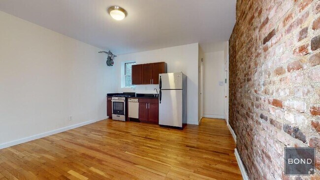 Building Photo - 207-209 West 11th Street Unit 2D Rental