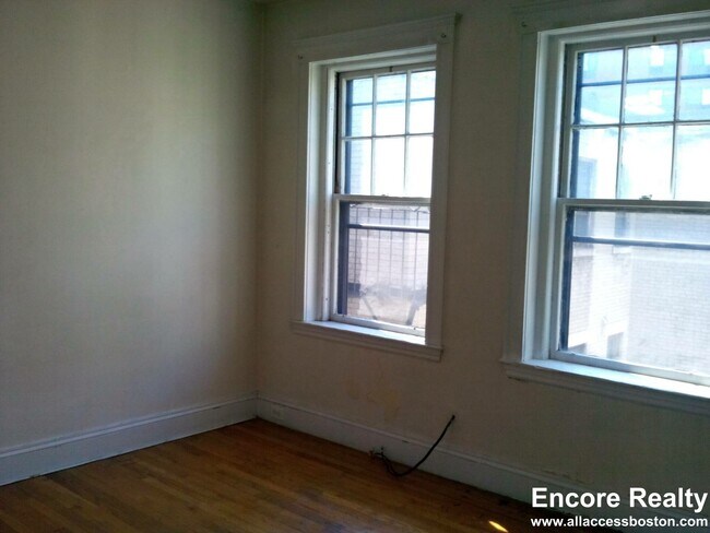 Photo - 317 Allston St Unidad 15