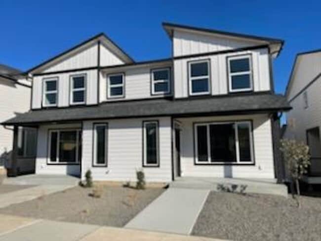 Building Photo - Modern design 3 bed, 2.5 bath duplex Available July 10th! Unit 1007 Greenfield Drive