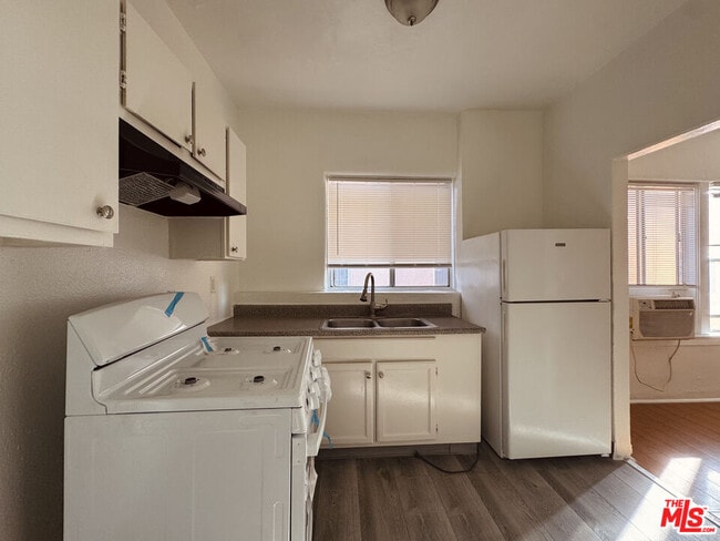 Photo - 920 S Hobart Blvd Unit 403