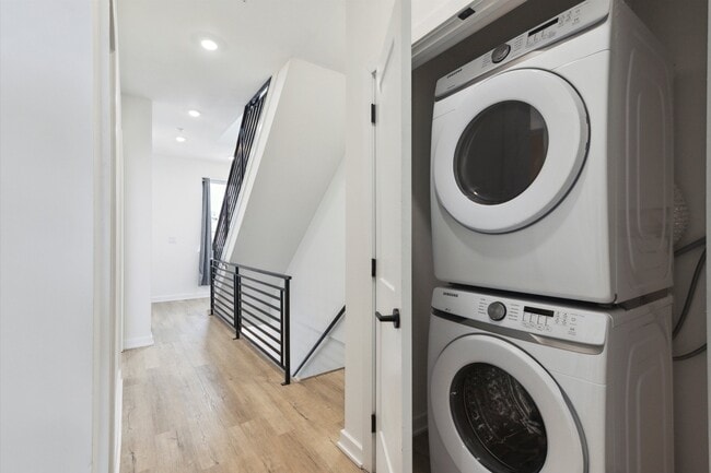 Photo - 1535 N Sydenham St Unit B