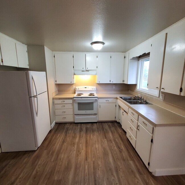 BOY 4370/4380 WA Apartment Unit 4370 NE Waverly Dr Albany, OR