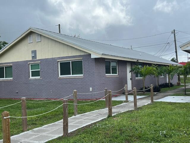 Building Photo - 2850 Hinda Rd