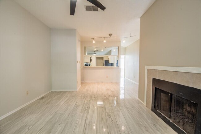 Photo - 806 W 24th St Unit 236