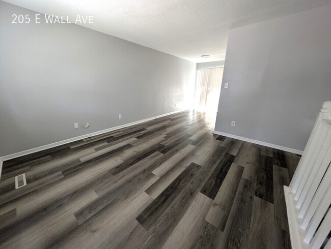 Photo - 205 E Wall Ave