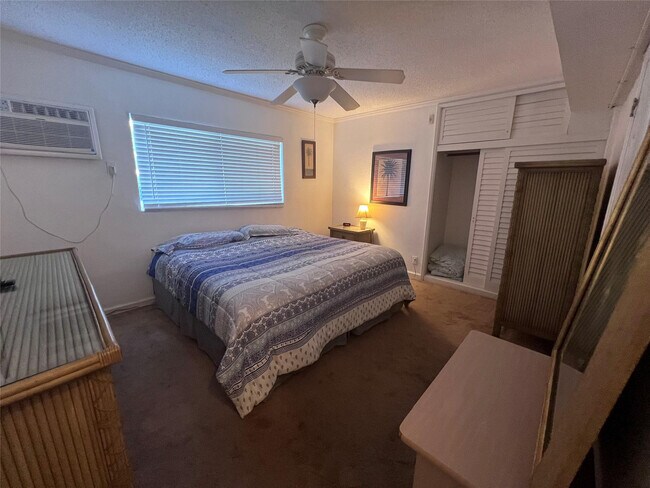 Photo - 2850 NE 30th St Unit 2