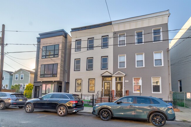 Building Photo - 251 Halladay St Unit 1