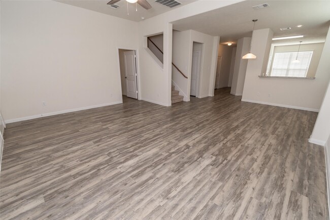 Photo - 26 Lazy Swing Ct