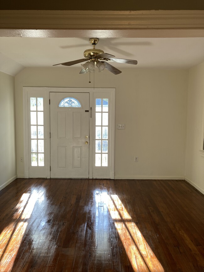 Living Room - 1523 Congress St Casa Adosada