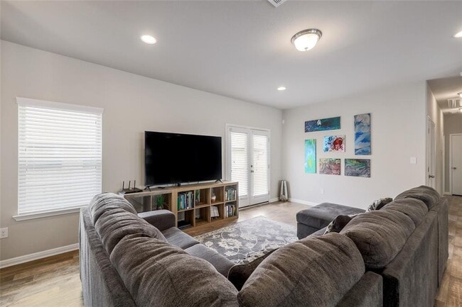 Photo - 413 Callahan Ln