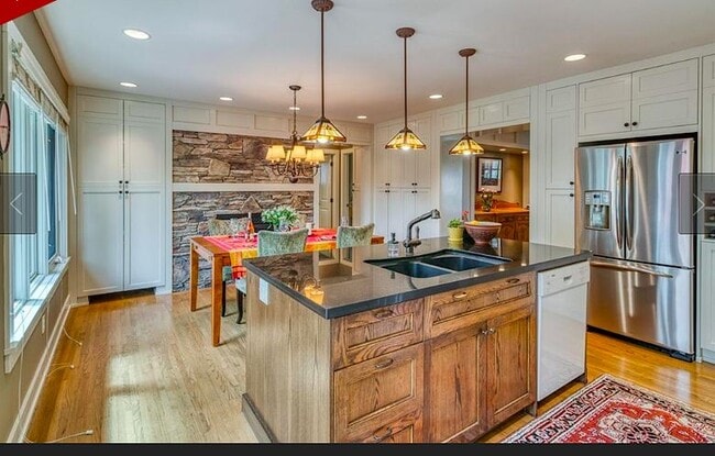 Building Photo - Picture Perfect Bungalow in the Heart  of St. Andrews Heights (IP062)