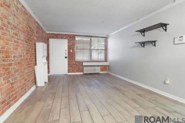 Building Photo - 3101 Highland Rd Unit 123